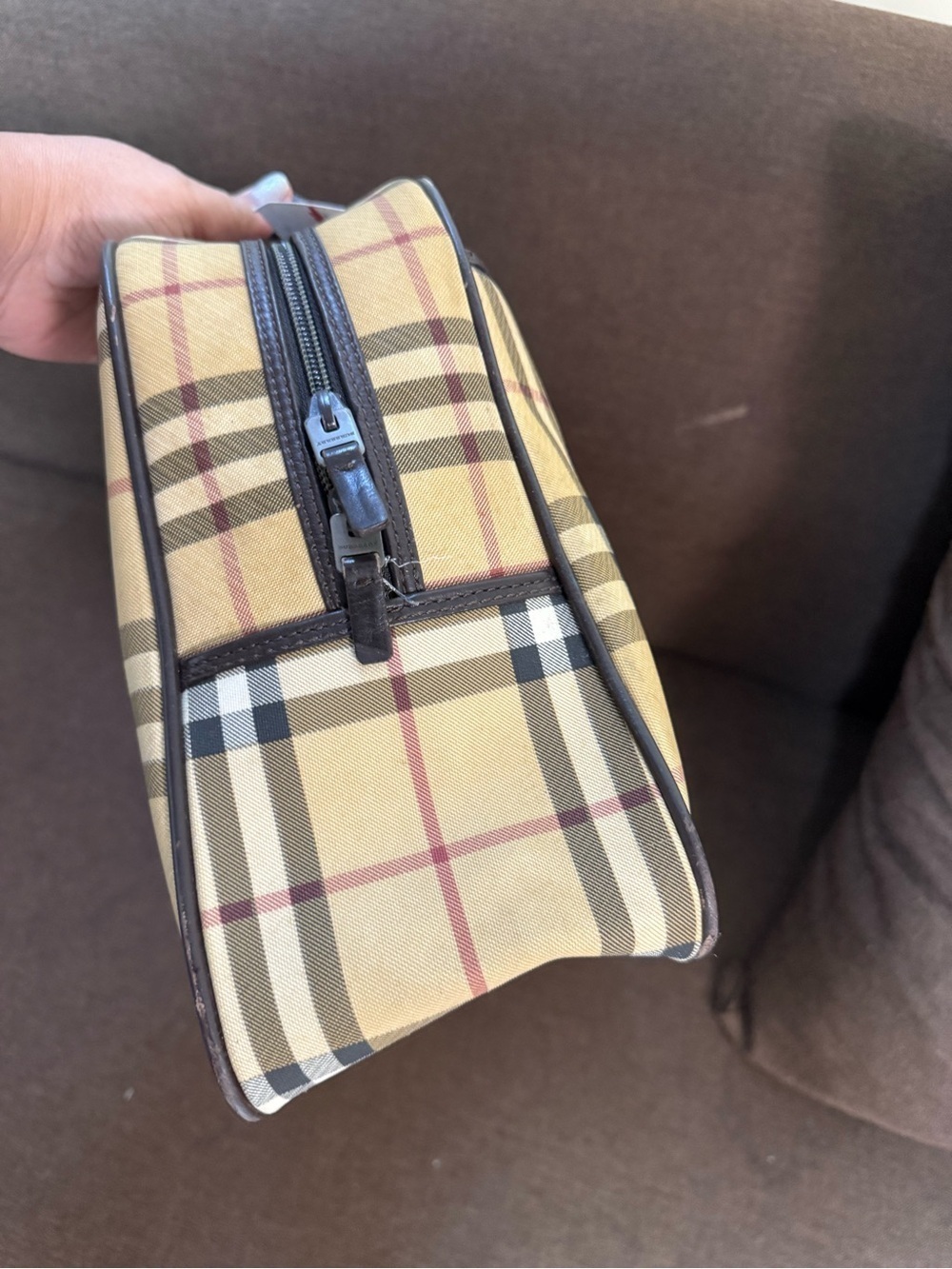 Burberry Beige Plaid Travel Bag with Dark Brown Handles - Picture 4 of 7